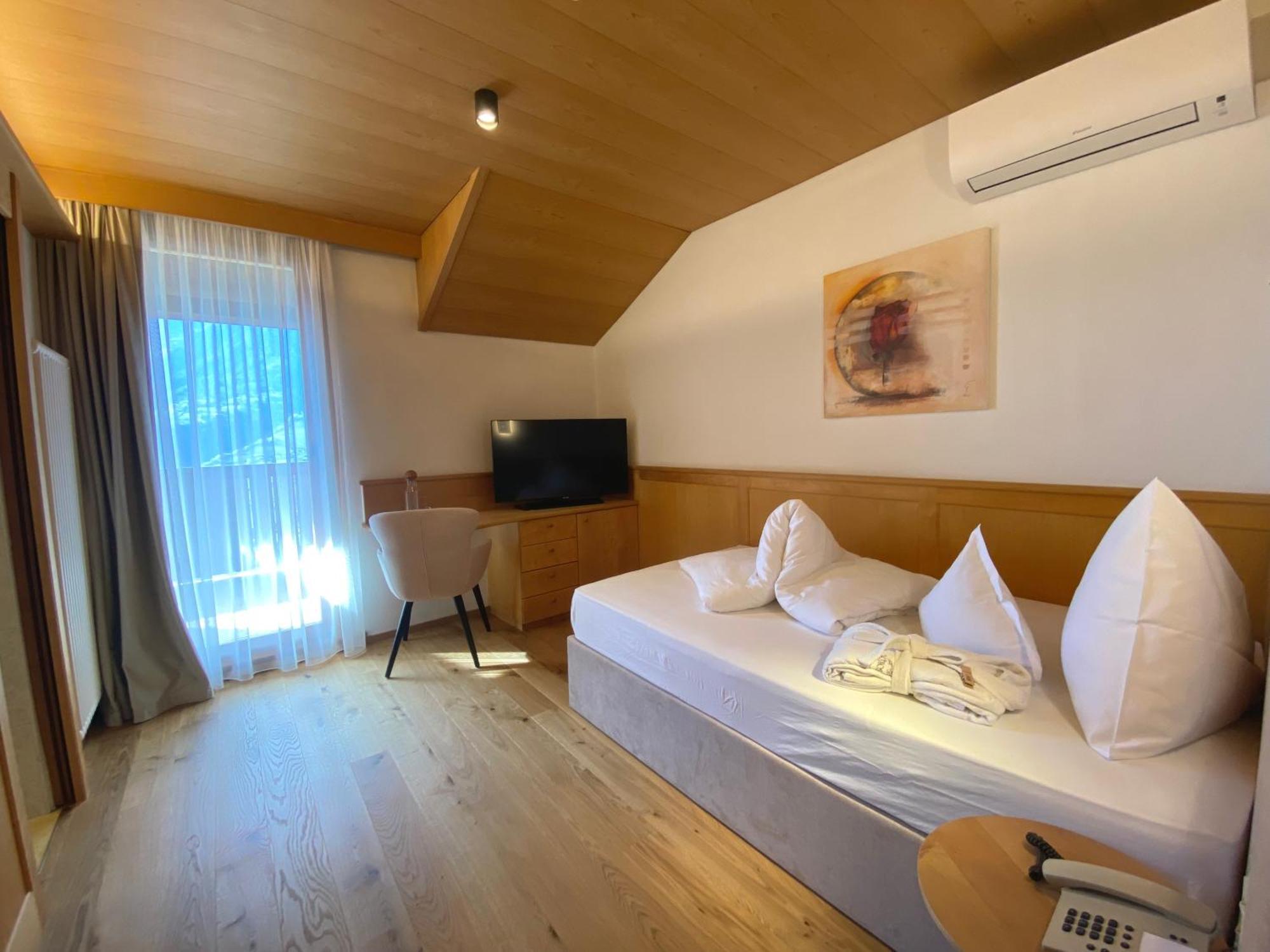 Hotel Schlosswirt Schenna Eksteriør bilde