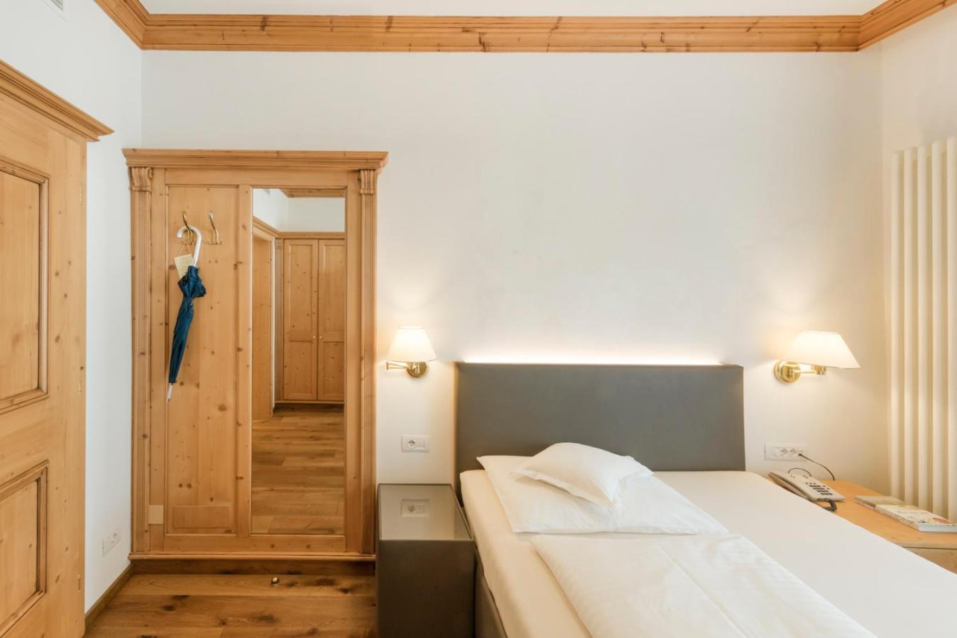 Hotel Schlosswirt Schenna Eksteriør bilde