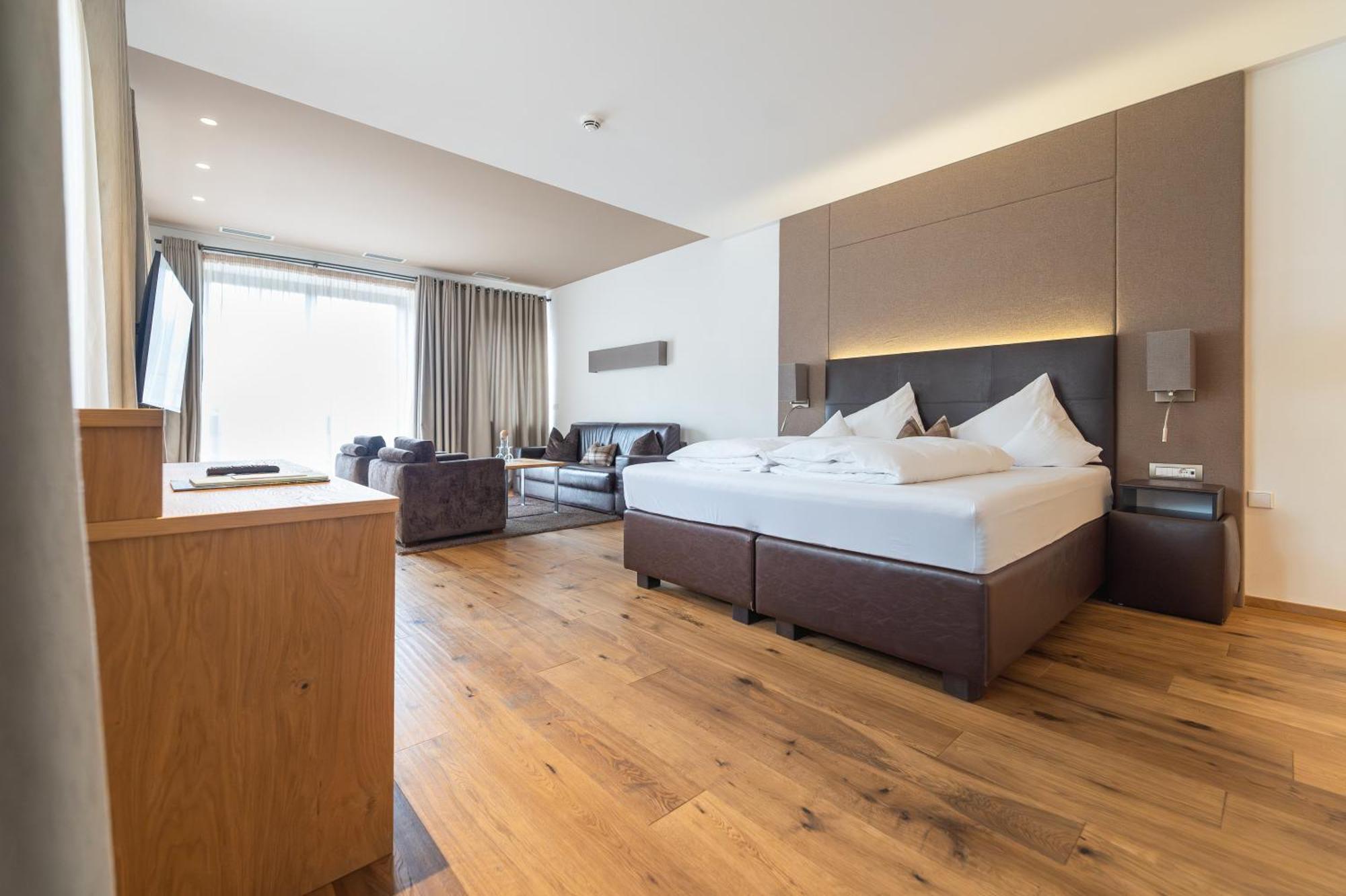 Hotel Schlosswirt Schenna Eksteriør bilde