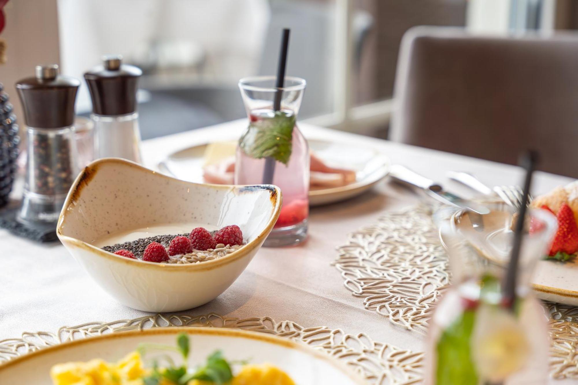 Hotel Schlosswirt Schenna Eksteriør bilde