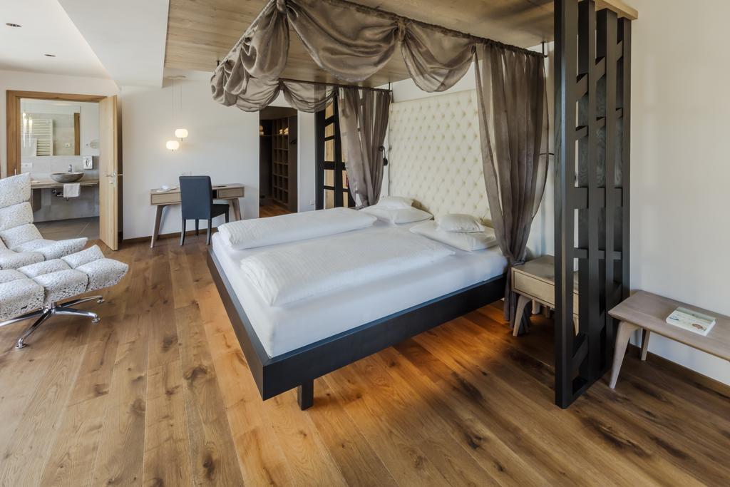 Hotel Schlosswirt Schenna Eksteriør bilde