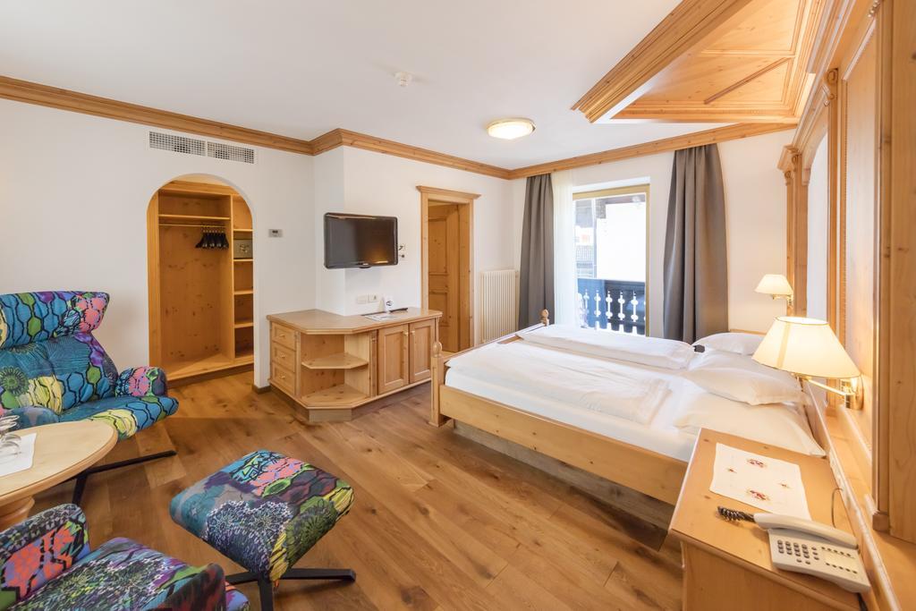 Hotel Schlosswirt Schenna Eksteriør bilde