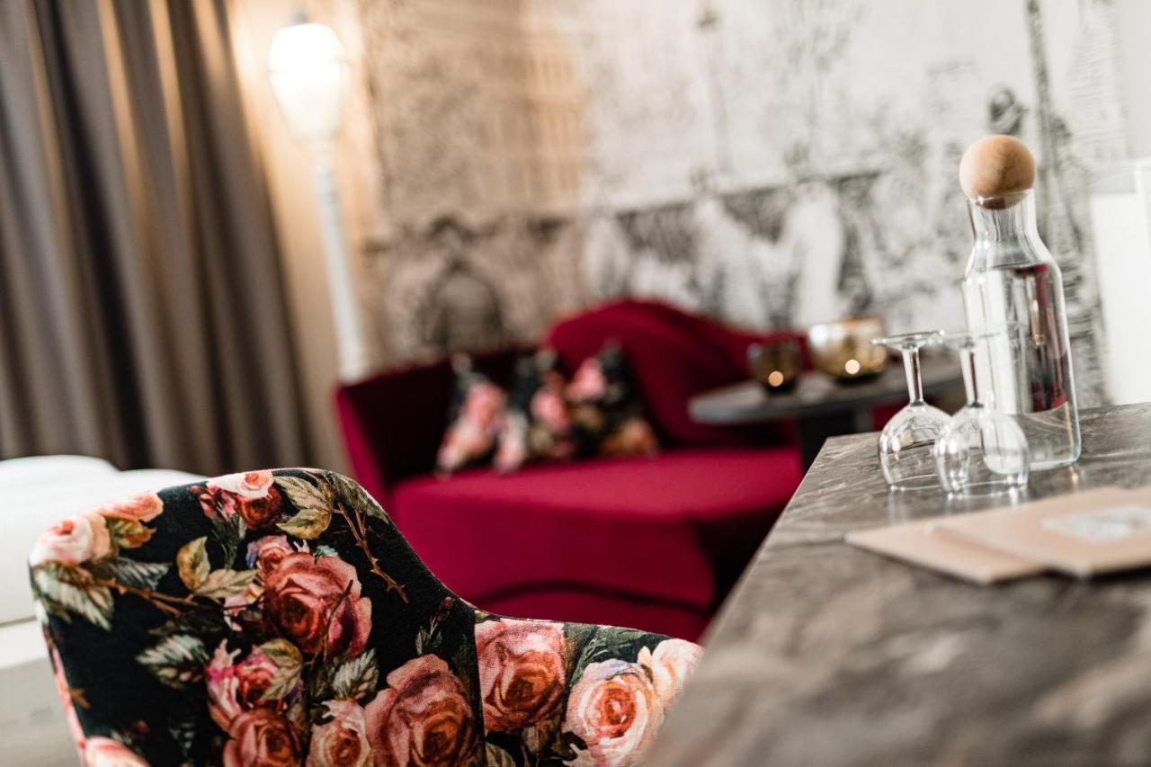 Hotel Schlosswirt Schenna Eksteriør bilde